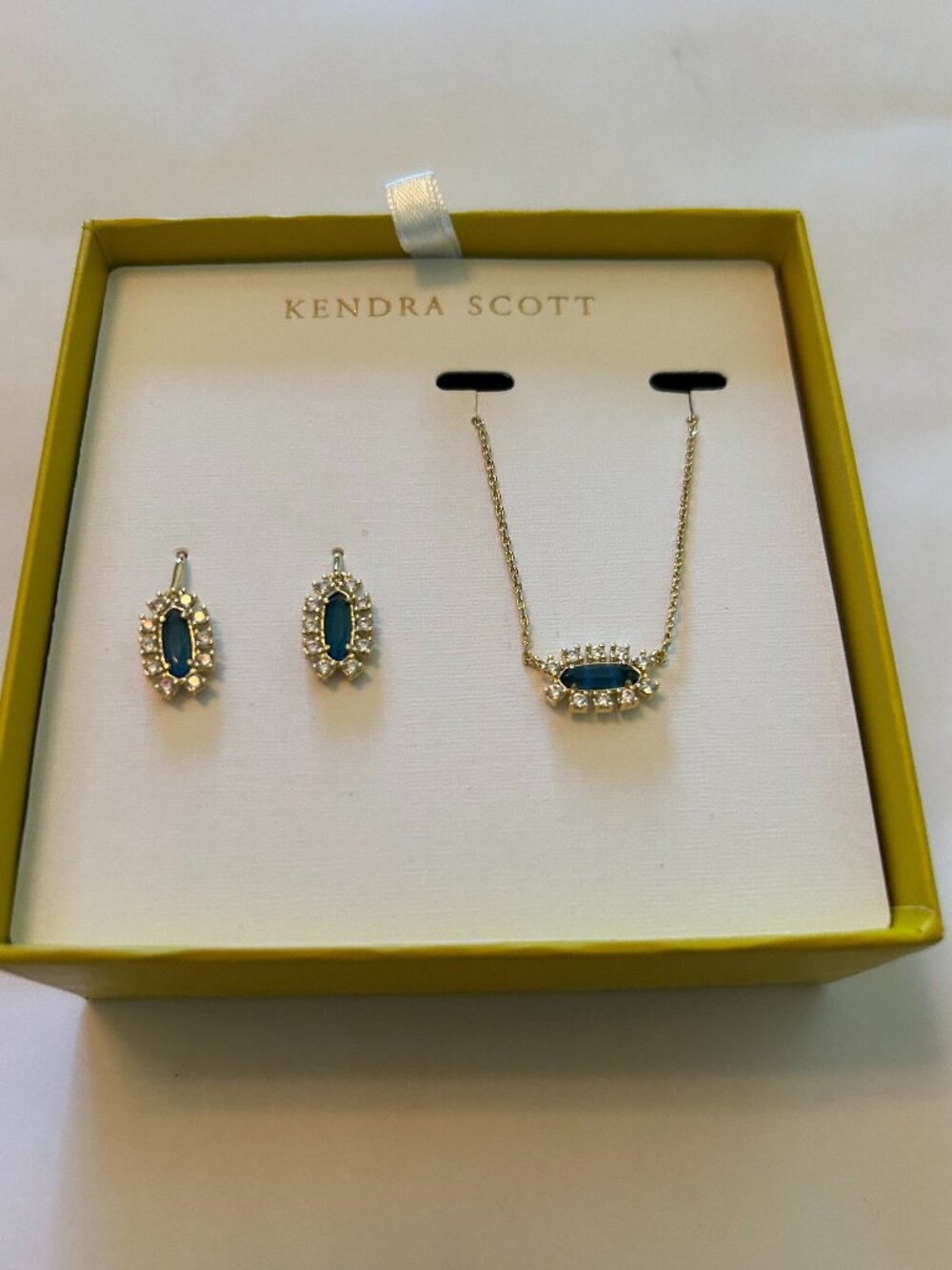 Kendra Scott Eva Gold and Emerald Crystal Necklace & Earring Set
